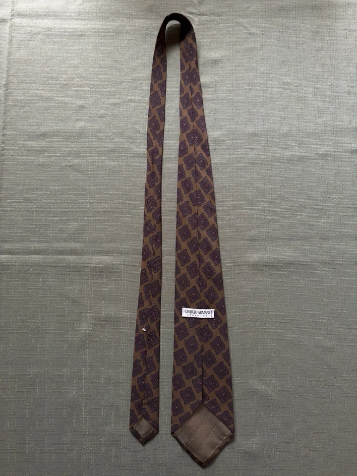 Vintage Giorgio Armani Cravatte Brown Medallion 100% Silk Tie 3.75" x 56" - Image 3 of 4