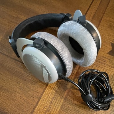 beyerdynamic DT 880 250ohm Over-Ear Wired Headphones 3.5mm w/ Case