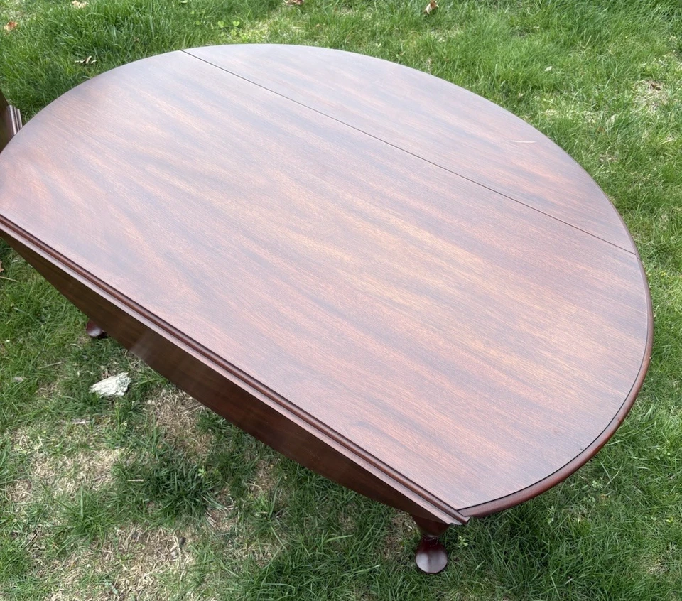 Impresionante Mesa de Centro Henkel Harris Genuina Hoja Caída Ovalada Foto 3 de 4