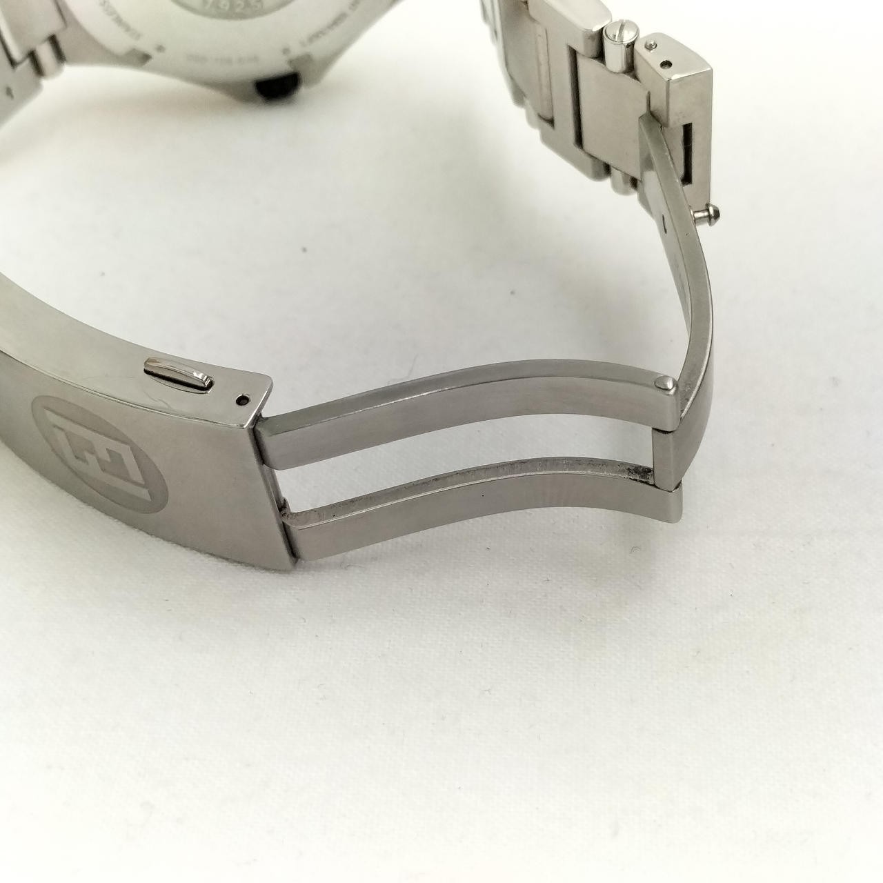 Fendi F1081003 Men's Quartz Watch Used with Scratches 1M Warranty thumbnail 8