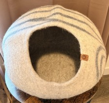 2 Meowfia Felt Cat Cave Beds Enclosed Dome Igloo Pod, Cat Hideaway Cave