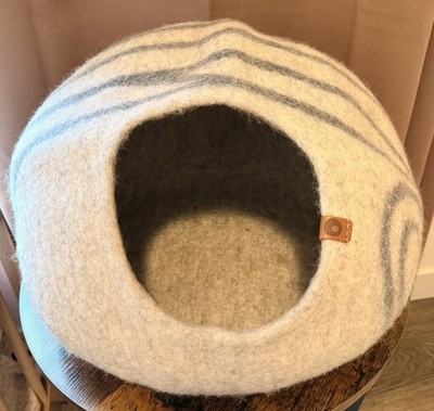 2 Meowfia Felt Cat Cave Beds Enclosed Dome Igloo Pod, Cat Hideaway Cave