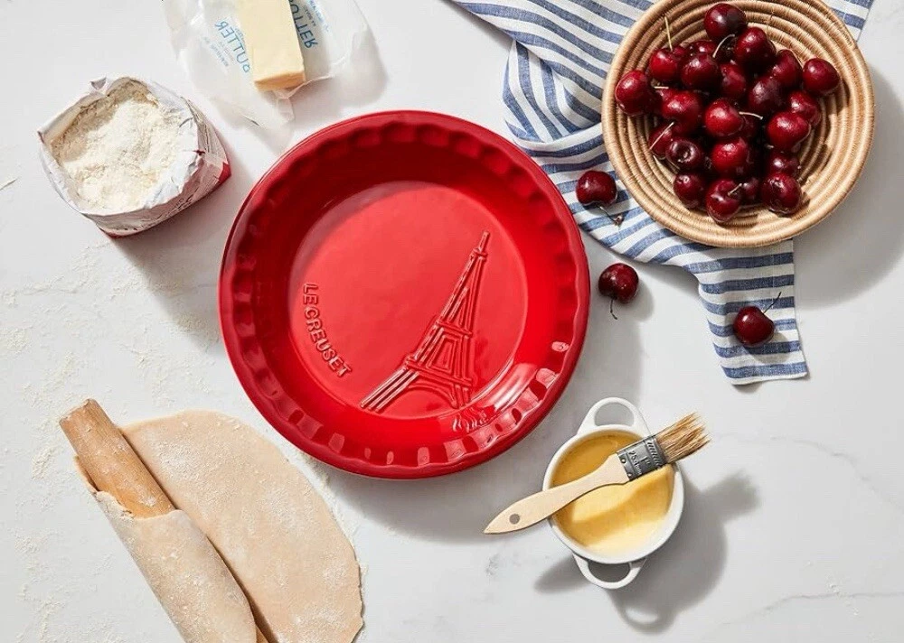 Cerise LE CREUSET Eiffel Tower 3D Relief 9" Pie Dish Plate Cherry Red NEW IN BOX