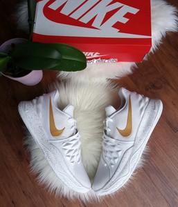 kyrie low id white and gold