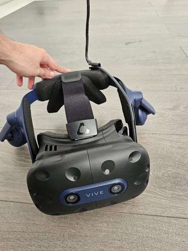 HTC Vive Pro 2 Virtual Reality Headset Full Kit - 99HASZ002-00 - Picture 5 of 7