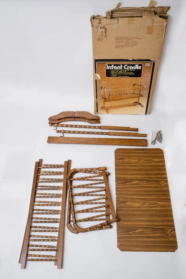 Cuna de bebé vintage de latón de madera 18x36 estilo husillo Kidde Kare Jenny Lind con caja Foto 2 de 3
