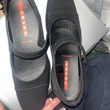 PRADA Women's Black dress shoes in nice shape w box. 7B in size