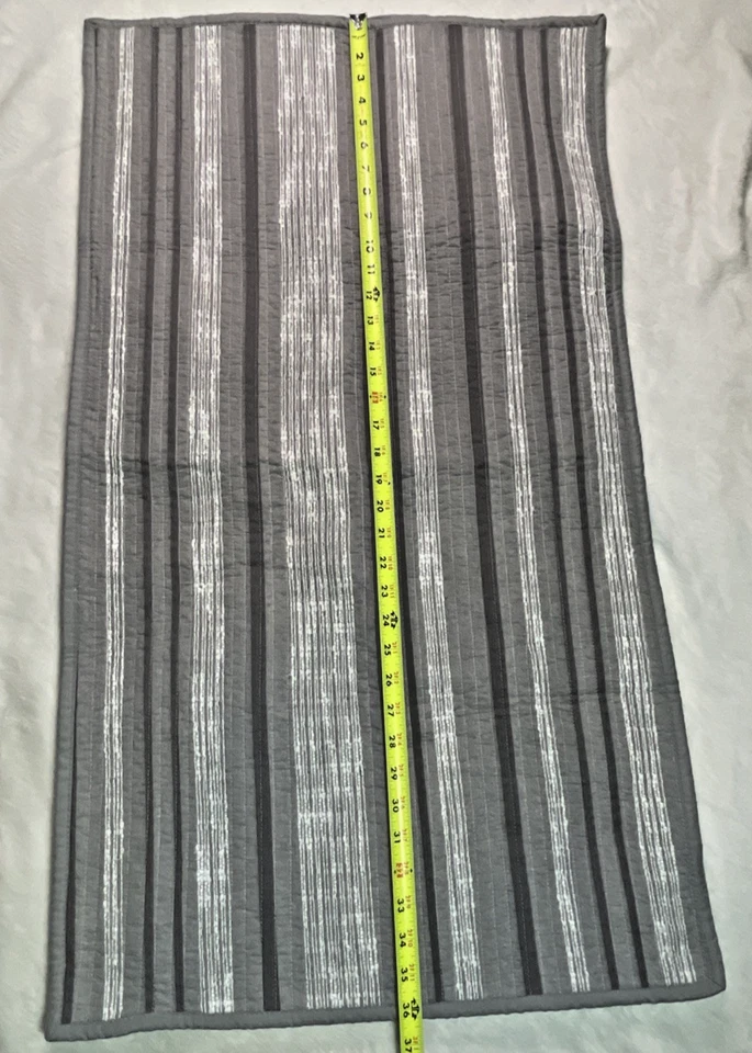 Almohada acolchada Frye Paloma KING gris blanco a rayas texturizada Foto 2 de 4