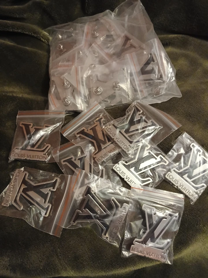 Louis Vuitton Pin - Image 3 of 3