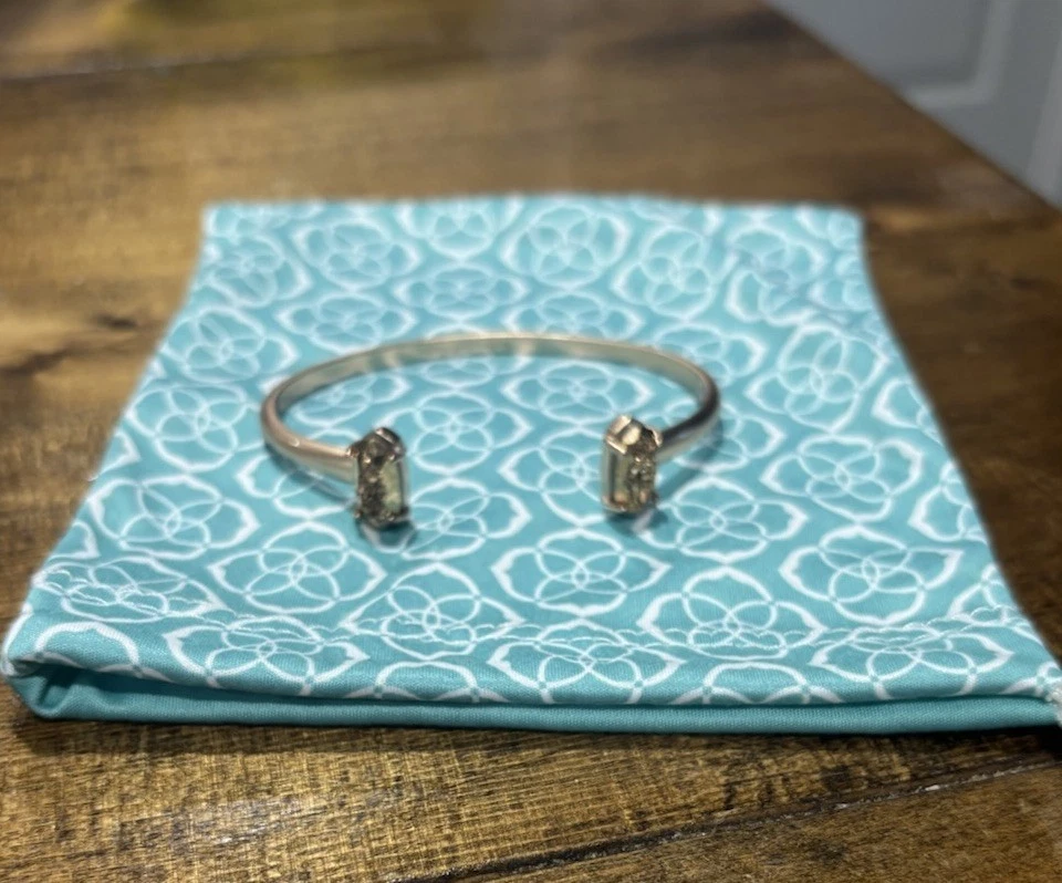 KENDRA SCOTT PULSEIRA EDIE TOM OURO ROSA DRUSA ABERTA AJUSTÁVEL - Imagem 3 de 4