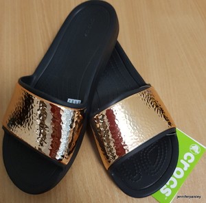 black and gold crocs