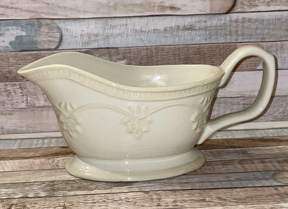 Pioneer woman cheap gravy boat