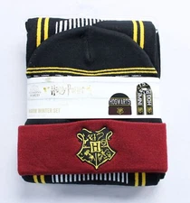 Bioworld Unisex Harry Potter Hogwarts Crest Beanie & Scarf Set CF6 Multi Size OS