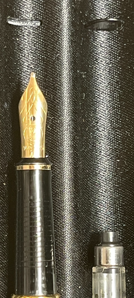 Pelikan New Classic Fountain Pen 14K 14C M-nib (1992-1995) in Case