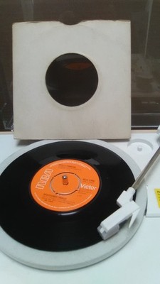 Dolly Parton: Shattered Image 7'' Vinyl Single - 329/26