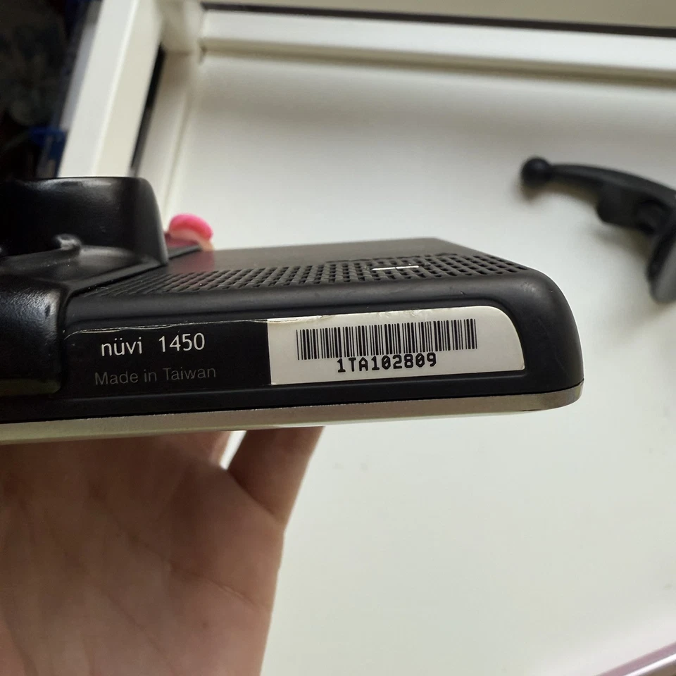 Garmin nuvi 1450 5-Inch Portable GPS Navigator - With Window Mouth No Cord - Image 4 of 4