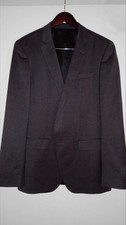 Hugo Boss suit 40r. Wool, Super 120s. Charcoal Grey. Single Breasted. Two Button