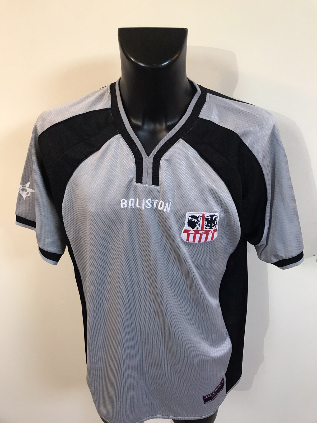 Pourquoi Ajaccio joue avec un maillot différent chaque week-end