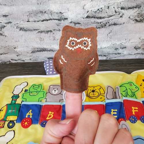 ABCs 26 Felt Finger Puppets MY ALPHABET ALBUM TRAIN Fabric Travel Carrier Zips - Picture 6 of 9