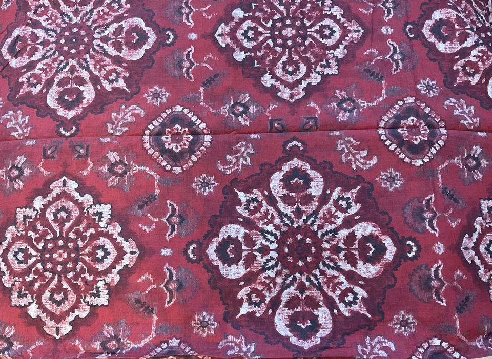 Pottery Barn Red Giovanna Medallion King/Cal King Duvet NWOT - Image 2 of 4