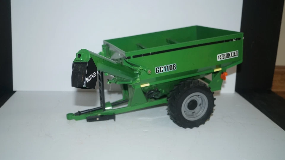 18" Long Ertl 1:12 (?) FRONTIER GC1108 Green Grain Cart Wagon Hopper with Chute - Image 2 of 4