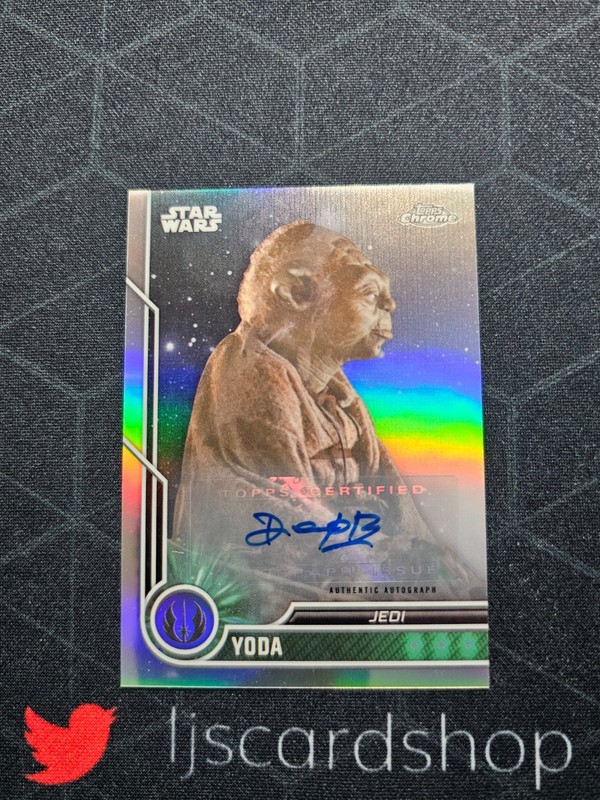2023 Topps Star Wars Chrome Yoda Refractor Auto SPM