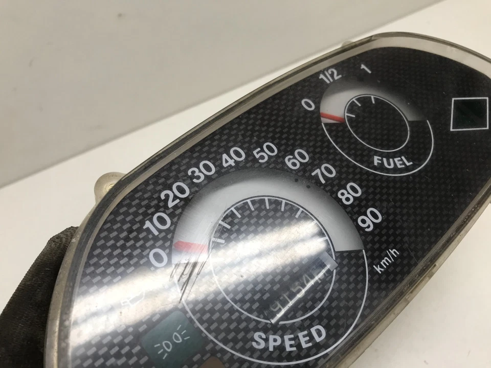 STRUMENTAZIONE CONTACHILOMETRI SCOOTER GILERA TYPHOON 50 CC CON PICCOLI GRAFFI - Immagine 3 di 4