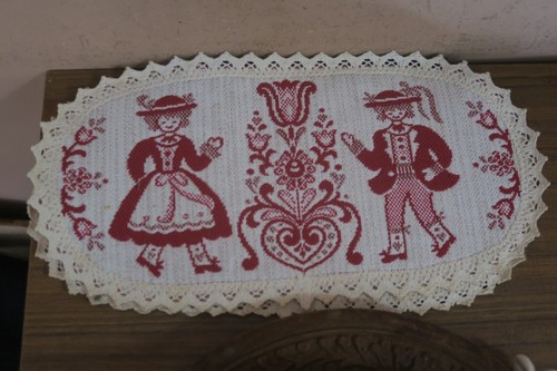 PAIR OF 2 VINTAGE AUSTRIA OKTOBERFEST WOVEN DOILY DRESSER SHAWL 6"X13" AUSTRIAN - Picture 2 of 4