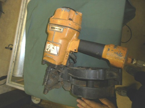 STANLEY BOSTITCH ROOFING NAIL GUN N80 