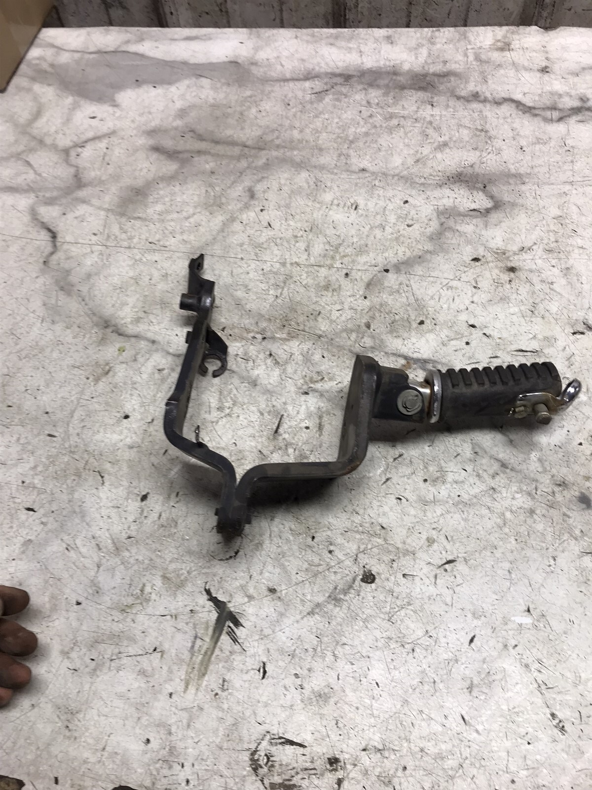 06 Honda VTX1300 VTX 1300 C Front Right Foot Peg Rest
