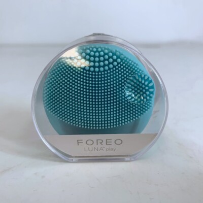 FOREO LUNA PLAY PLUS Facial Electric Mini Cleansing Brush in Minty