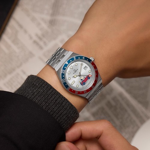 Q Timex GMT Peanuts Snoopy Woodstock Stainless Steel Limited Watch TW2W83300 - Picture 3 of 7