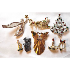 Christmas Brooch 8 Pc Lot Signed Tree Snowman Angels Lantern Bell Horse Carriage
