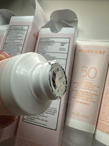 Protector Solar Mary Kay FPS 50 Amplio Espectro Rostro y Cuerpo (JUEGO DE 3) 118 ml - Imagen 3 de 4