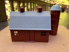 Plasticville brown and grey dairy barn vintage