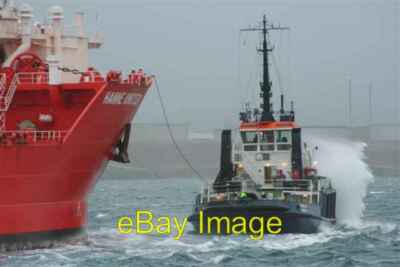 Photo 6x4 Tug Tirrick putting up messenger to the shuttle Tanker Hanne Kn c2008