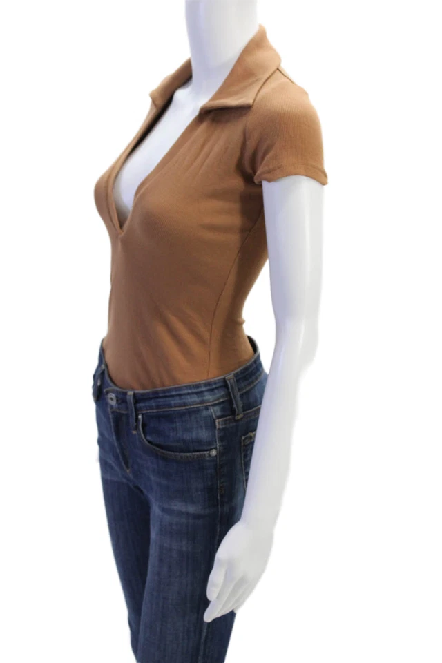 Body acanalado manga corta con cuello marrón claro talla S ALIX NYC para mujer Foto 2 de 4