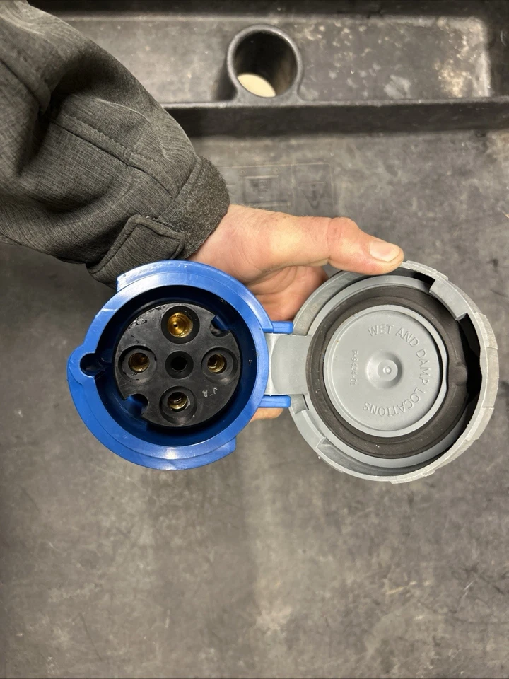 SLIGHTLY USED Hubbell HBL460C9W Female IEC Pin and Sleeve Connector - Image 3 of 4