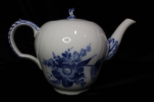 ROYAL COPENHAGEN BLUE FLOWERS BRAIDED TEAPOT - Picture 6 of 9