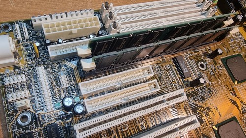 P5TX-Bpro Rev:3.1 - ECS - Pentium MMX 200MHz - 48MB Ram - 第 4/12 張圖片