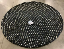 BLACK / IVORY 6' X 6' Round Flaw in Rug, Reduced Price 1172664203 BOH702A-6R