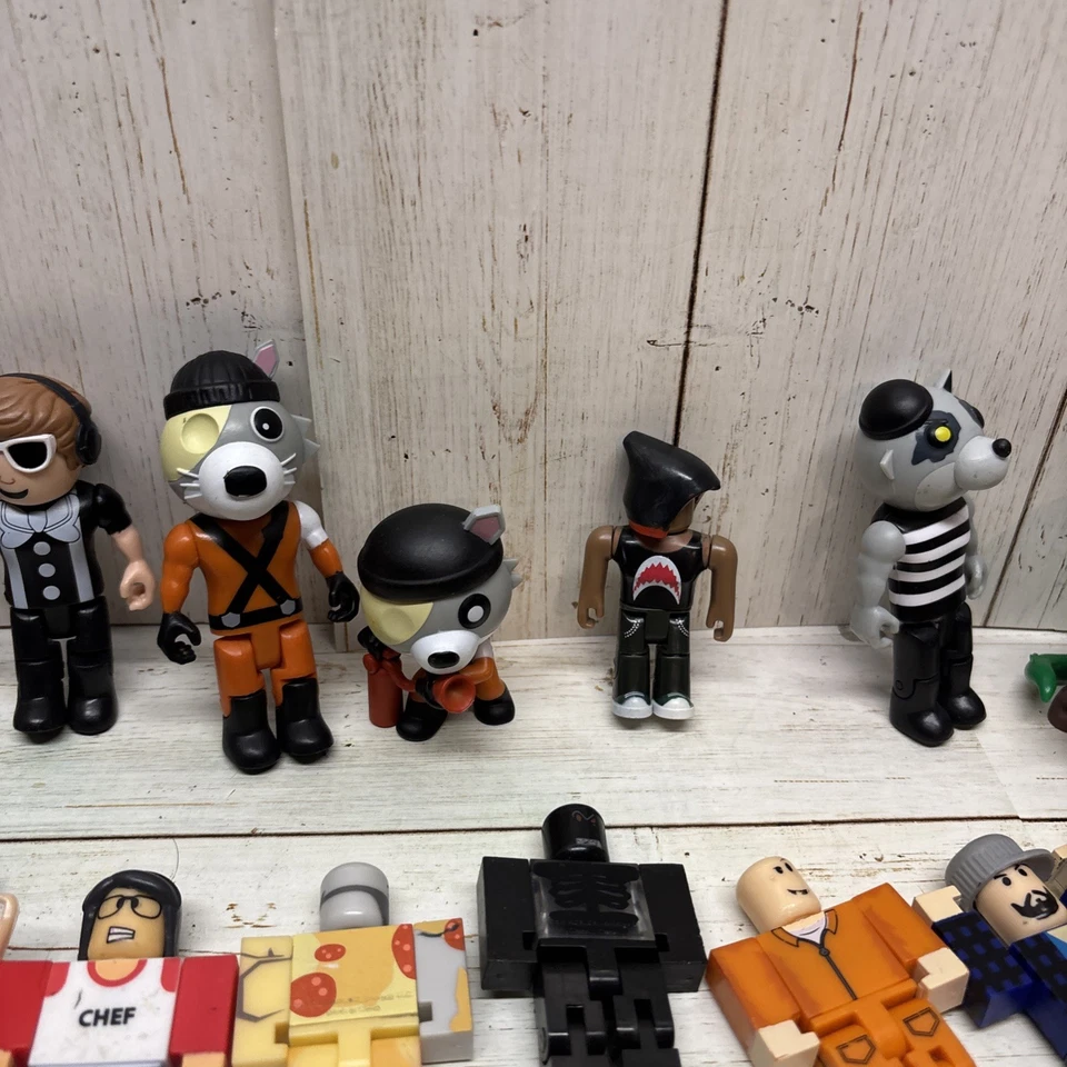 Lote de 25+ figuras y accesorios de acción de juguetes R0BL0X Foto 3 de 4