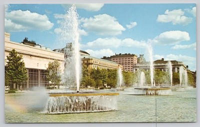 Cleveland Ohio Public Hall Convention Center Water Fountains Postcard