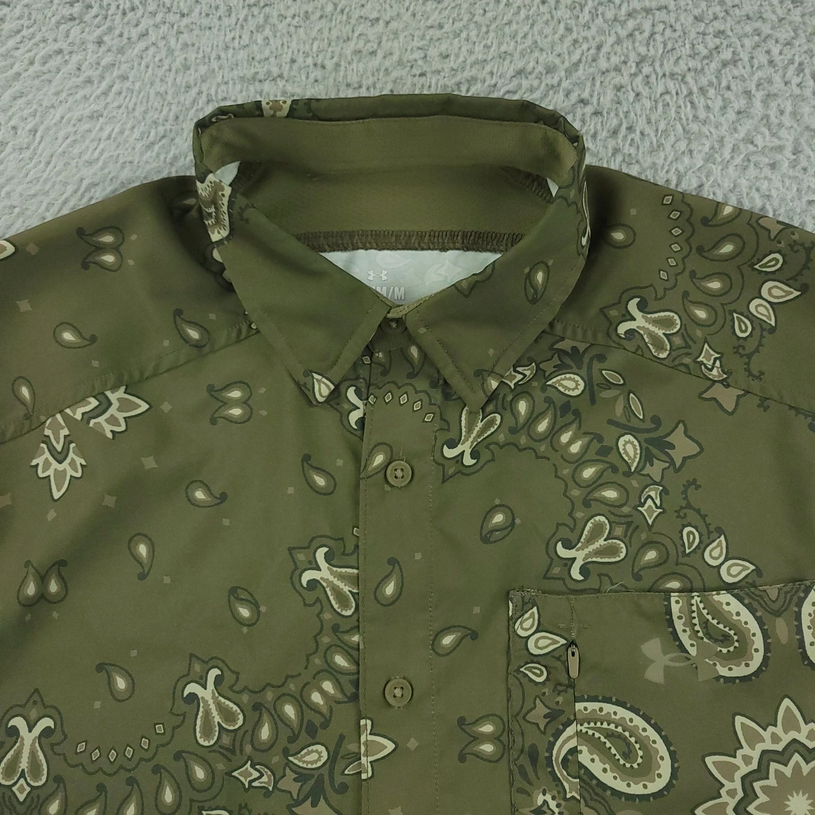 Under Armour Shirt Mens Medium Green Paisley Bandana Button Front Performance