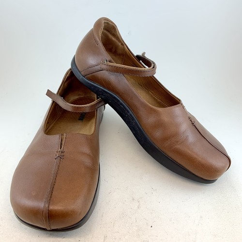 Earth Kalso Negative Heel Yoga Brown 