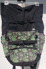 Zaino Anderson Supply Co Roll Top personalizzato made in USA nero con fiori di cactus
