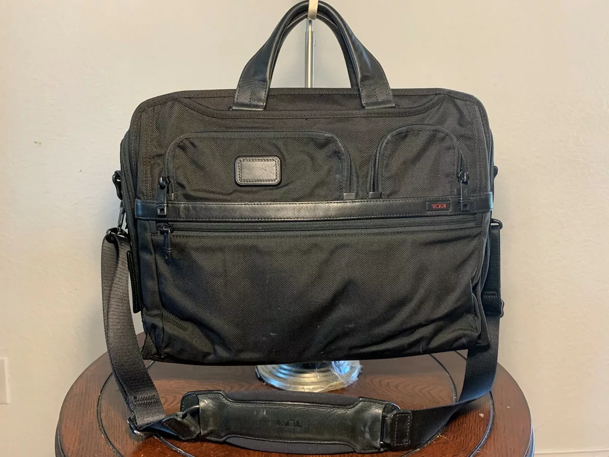 Tumi Alpha 2 Black Ballistic Nylon Large Screen Padded Laptop Briefcase 26114D2