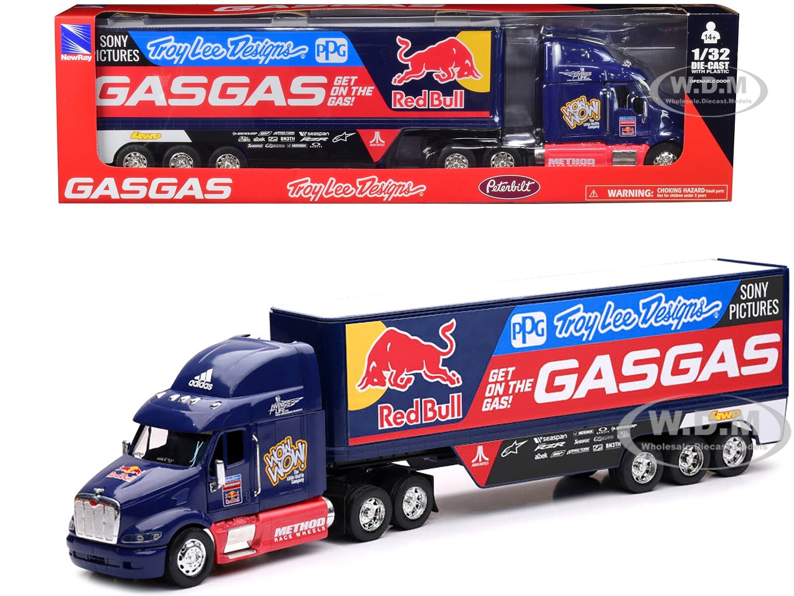 ГРУЗОВИК PETERBILT 387 RED BULL-GASGAS-TLD 1/32, ИЗГОТОВЛЕННЫЙ НА ЗАКАЗ КОМПАНИЕЙ NEW RAY 11053