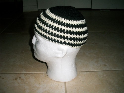 Bonnet Crocheté Rayé Bleu Et Blanc Fait Main - Style Kufi/beanie, Taille Unique
