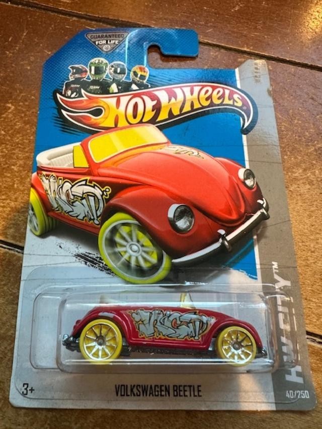 2013 Hot Wheels HW City Volkswagen Beetle #40 Red